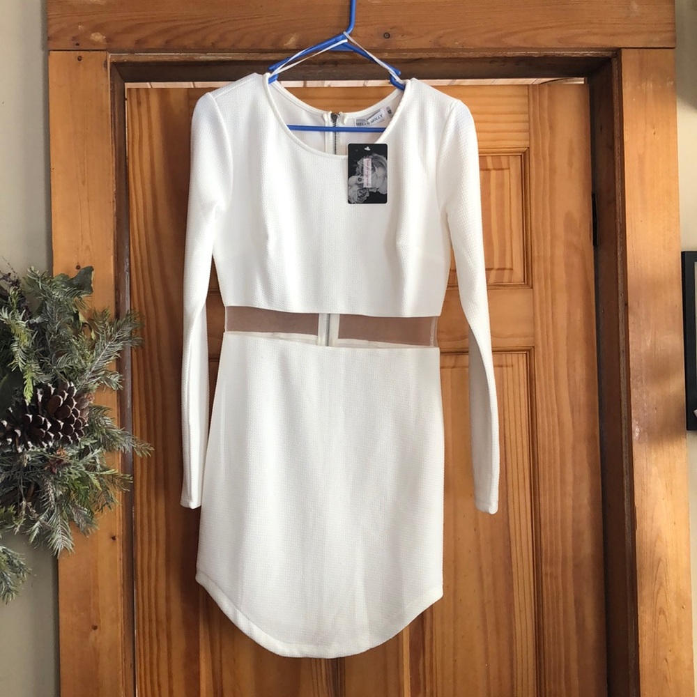 White short long sleeve dress